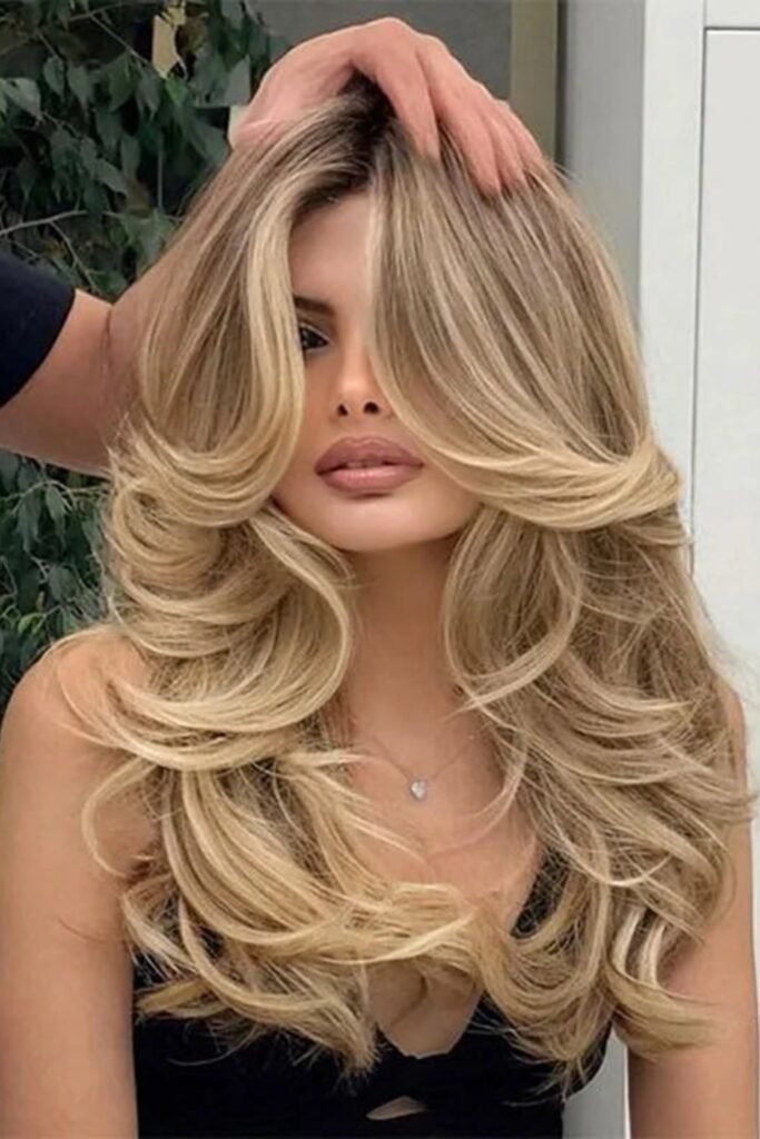 14. Golden Blonde Bombshell Waves