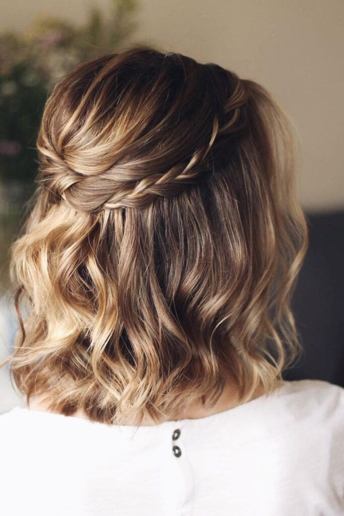 14. (Half Up Twist with Beachy Waves)