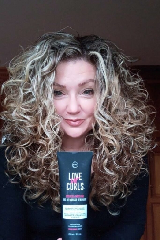 18. Icy Blonde Highlights on Dark Roots